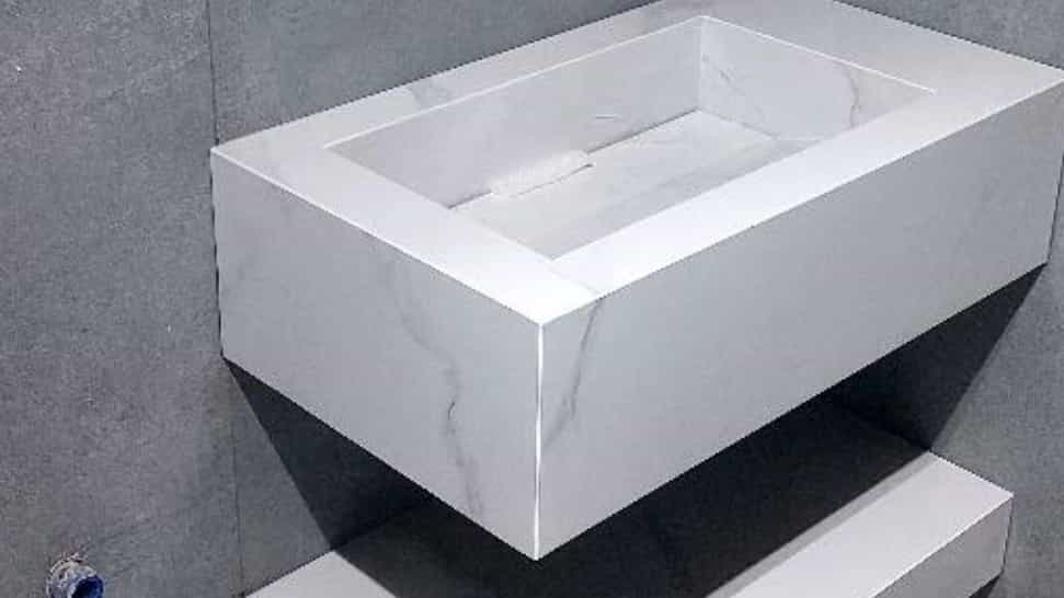 راهنمای نگهداری و تمیز کردن روشویی سرامیکی؛ چگونه همیشه مثل روز اول بماند؟