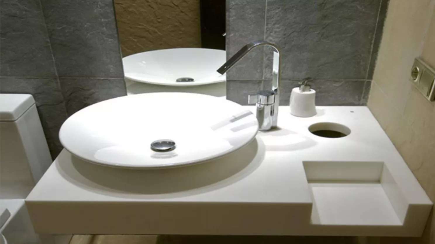 Ceramic sink